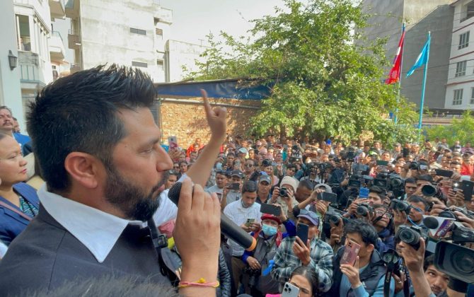 रास्वपाले गणतन्त्रको खोल ओढ्दैन : लामिछाने