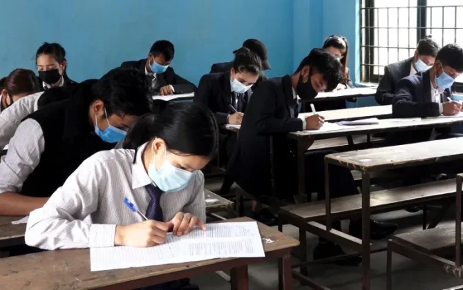 कक्षा १२ को परीक्षा स्थगित