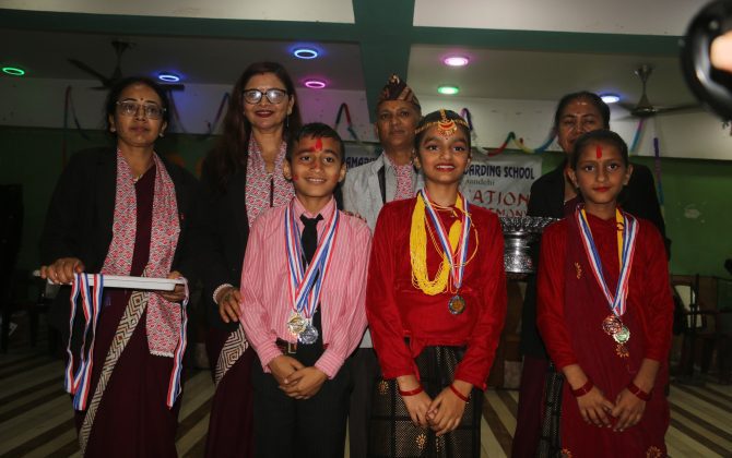 रामापुर रिभाईवल ईङ्गलिस बोर्डिङ स्कुलको नतिजा प्रकाशन तथा पुरस्कार वितरण कार्यक्रम सम्पन्न भएको छ ।