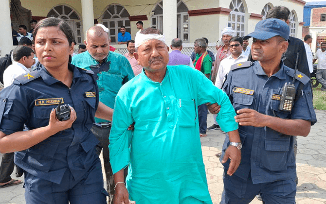 एमाले धनुषाको अधिवेशनमा टाउको फोडाफोड, ५ जना घाइते