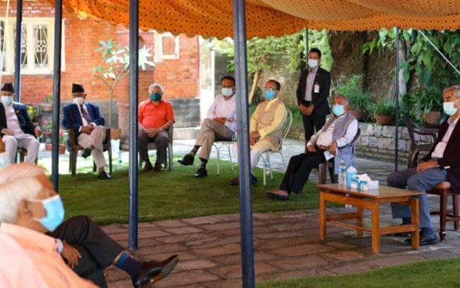 कांग्रेसको पदाधिकारी र पूर्वपदाधिकारीको बैठक बस्दै