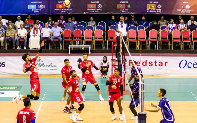 नेपाली लिग च्याम्पियन टिप‌ टप हेल्प नेपाल स्पोर्टस क्लबले माल्दिभ्समा जारी काभा मेन्स च्याम्पियन्स लिगमा चौथो खेलमा जित हात पारेको छ । चौथो खेलमा हेल्प नेपालले काजकस्तानको क्लब जेटएचकेलाई ३-२ को सेट अन्तरले पाखा लगाएको हो । हेल्प नेपालले ३ खेलमा ९ अंकका साथ शीर्ष स्थानमा रहेको जेटएचकेलाई पहिलो सेट २५-२२ ले हराए पनि दोस्रो सेट १८-२५ र तेस्रो सेट २३-२५ ले गुमाएको थियो । त्यसपछिका सेटमा भने उत्कृष्ट पुनरागमन गर्दै हेल्प नेपालले क्रमश चौथो सेट २५-१८ र पाचौँ तथा निर्णायक सेट १५-११ ले आफ्नो पक्षमा पारेको थियो । जितसँगै हेल्प नेपालले ४ खेलमा ९ अंक जोडेको छ । सेन्ट्रल एसियन भलिबल एसोसियन (काभा) को आयोजना भइरहेको च्याम्पियन्स लिगमा काभाका सदस्य रहेका ५ देशका लिग च्याम्पियन क्लब र आयोजकको उपविजेता समेत गरि ६ टोलीको सहभागिता रहेको छ । प्रतियोगिता सिंगल राउण्ड रोबिनका आधारमा हुनेछ । च्याम्पियन्स लिगको विजेताले सन् २०२६ को एसियन क्लब च्याम्पियनसिप खेल्न पाउनेछ।