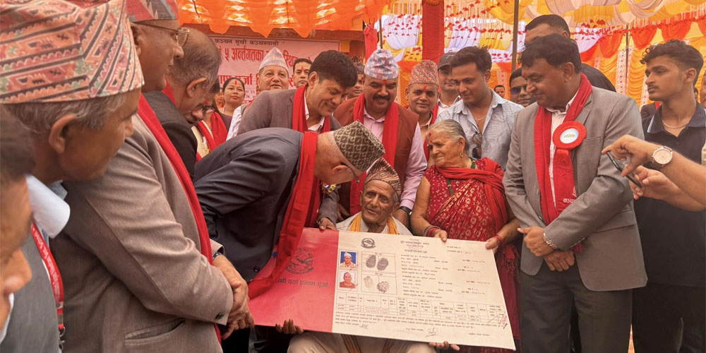 कञ्चनका ४ सय ५१ परिवारले पाए जग्गाधनी पुर्जा