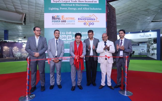 उद्योग, वाणिज्य तथा आपूर्ति मन्त्री मन्त्री दामोदर भण्डारी द्वारा ‘इलेक्ट्रिक एंड इलेक्ट्रोनिक्स’ अन्तर्राष्ट्रिय प्रदर्शनी उद्घाटन