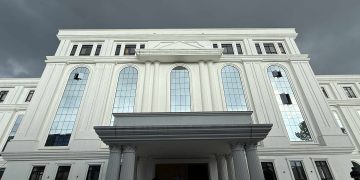 मन्त्रिपरिषद् बैठक जारी