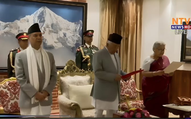 उनले सबै मन्त्रालयमा आफ्नो जिम्मेवारी रहने गरि पद तथा गोपनियताको शपथ लिएकी हुन ।