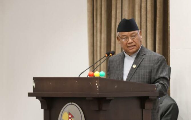 शनिबार प्रधानमन्त्री तथा मन्त्रिपरिषद्को कार्यालयमा प्रधानमन्त्रीसँगको भेटपछि सञ्चारकर्मीहरूसँग कुरा गर्दै उनले प्रभावित क्षेत्रको पछिल्लो अवस्थाबारे जानकारी गराएका हुन् ।